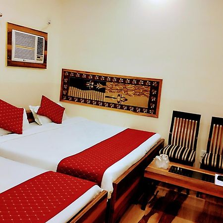 Bhagyashree Guest House 2 Km To Vishwanath Temple, Ganga Ghat Parking Available Varanasi Exterior foto