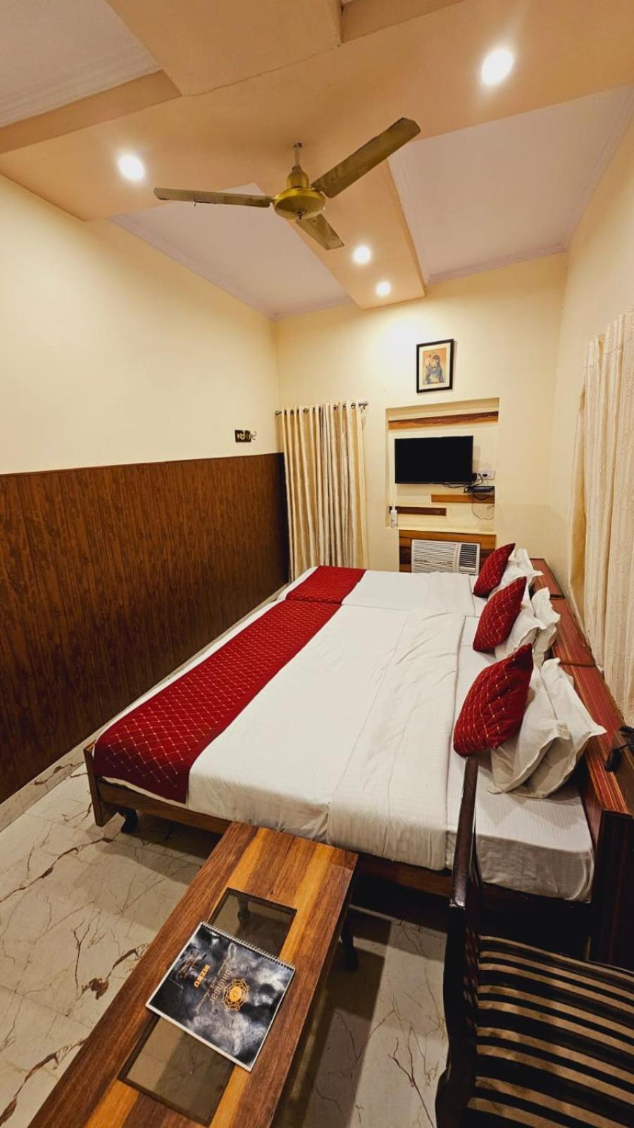 Bhagyashree Guest House 2 Km To Vishwanath Temple, Ganga Ghat Parking Available Varanasi Exterior foto