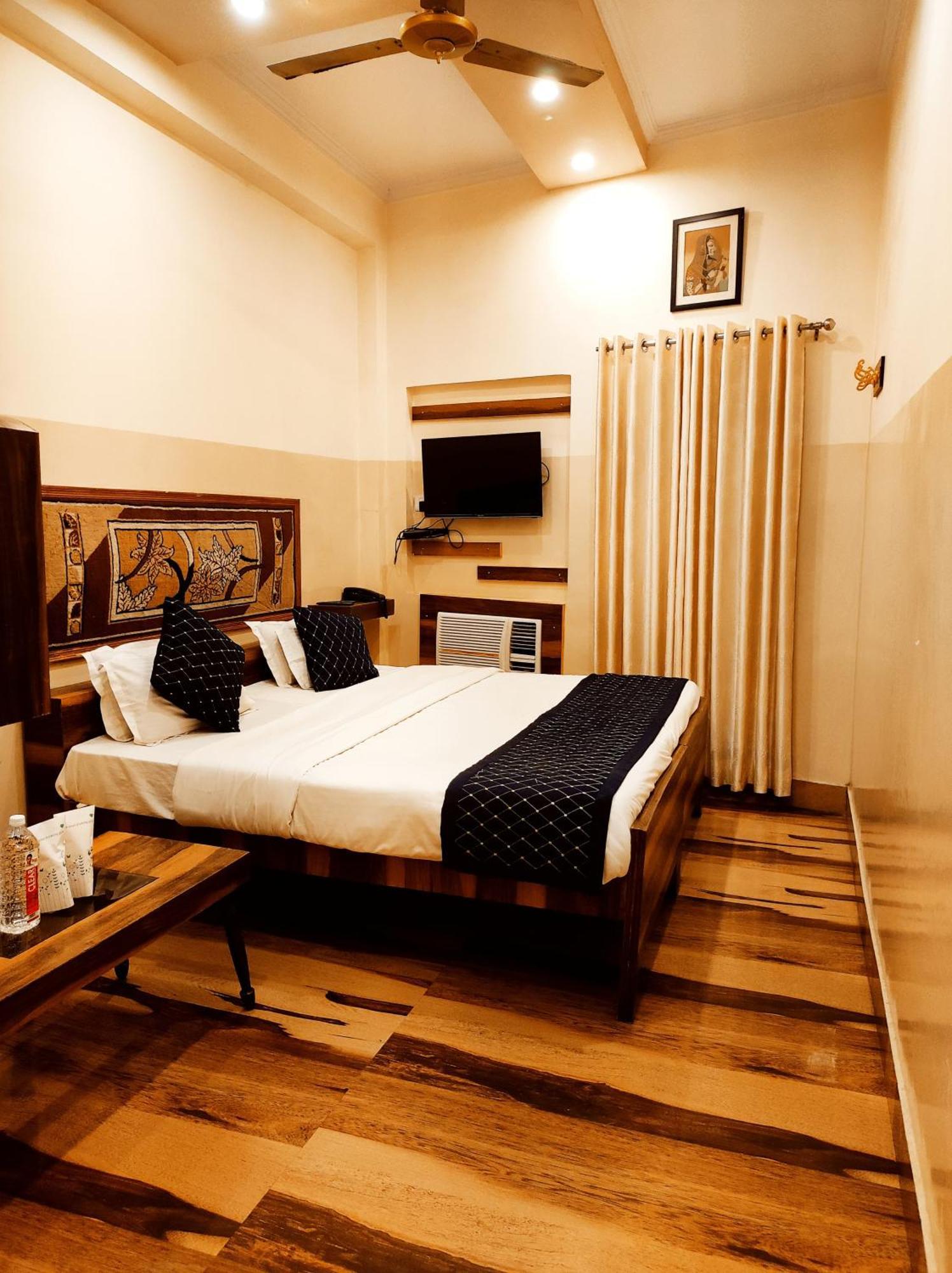 Bhagyashree Guest House 2 Km To Vishwanath Temple, Ganga Ghat Parking Available Varanasi Exterior foto